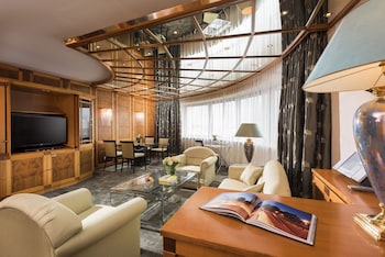 Luxury Suite