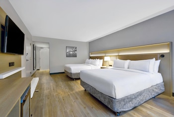Room, 2 Queen Beds, Accessible, Bathtub (Mobility)