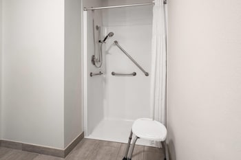 Room, 1 King Bed, Mobility Accessible, Non Smoking (Hearing, Roll-in Shower)
