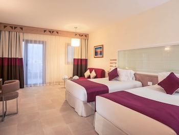 Superior Room, 2 Twin Beds, Pool View