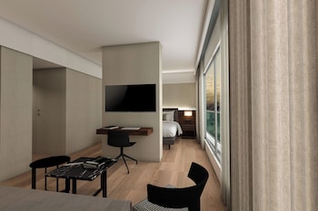 Junior Suite, 1 King Bed with Sofa bed, City View
