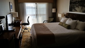 Standard Room, 1 King Bed, Non Smoking, Balcony