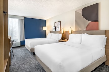 Room, 2 Queen Beds, Accessible, Bathtub (Mobility)