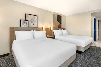 Room, 2 Queen Beds, Accessible, Bathtub (Mobility)
