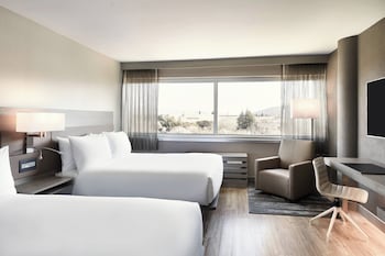Room, 2 Queen Beds, Corner