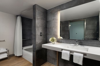 Suite, 1 King Bed, Mountain View (Mobility Accessible, Tub)