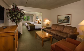 Junior Suite, 2 Queen Beds, Non Smoking, Private Bathroom (Coast Premium two Queens Junior Suite)