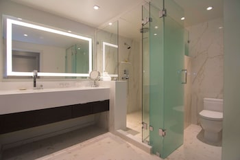 1 King Penthouse