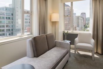1 King Corner Room
