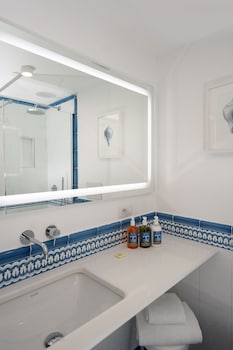 Single room with window