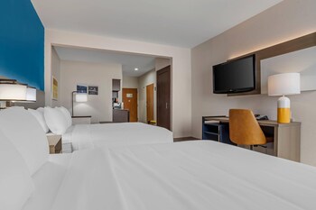 Suite, 2 Queen Beds, Non Smoking
