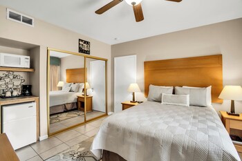 Standard Room, 1 Queen Bed