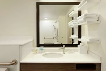 Premium Room, 2 Double Beds, Accessible, Bathtub (Mobility & Hearing)