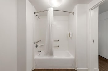 Room, 1 King Bed, Accessible (Mobility and Hearing)