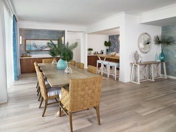 Lake View Presidential Suite