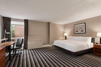 Suite, 1 King Bed, Hearing Accessible, Non Smoking (Bathtub w/ Grab Bars)