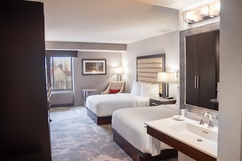 Premier Room, 2 Double Beds, Roll-in Shower