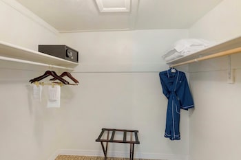 Room, 1 King Bed (Casita)