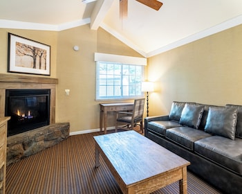 Cottage, Multiple Beds (One King and One Queen Bed, Suite)