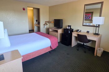 Room, 1 Queen Bed, Accessible, Non Smoking (Accessible Tub)