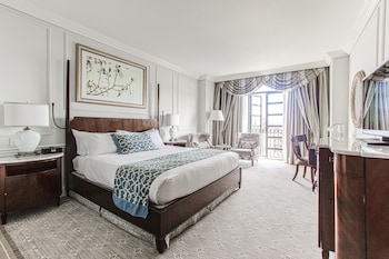 Premier King Balcony Room