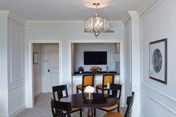 Club One Bedroom Suite