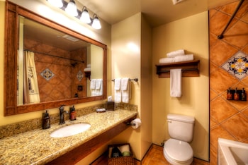 Deluxe Room, 2 Queen Beds