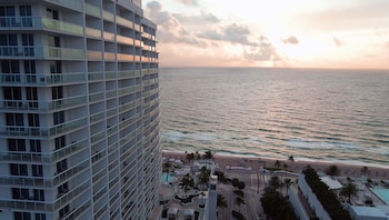 Suite, 1 King Bed, Ocean View