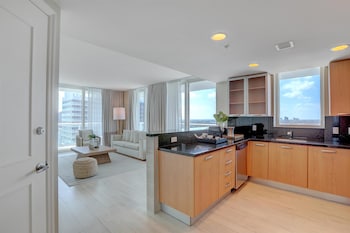Suite, 1 King Bed, Ocean View