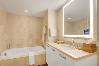 Studio Suite, 2 Queen Beds, Ocean View