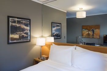 Design Room, 1 Queen Bed (Sub Pop Queen)