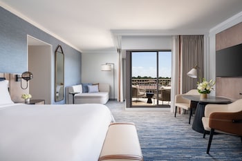 Room, 1 King Bed, Balcony (Corner)