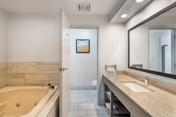 Suite, 1 King Bed, Non Smoking