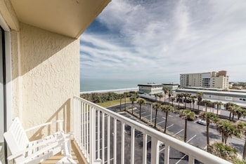 2 Queen Beds accessible coastal view w/ full sized balcony and roll-in shower
