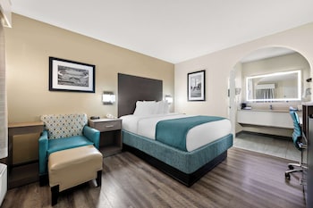 Standard Room, 1 Queen Bed, Non Smoking, Microwave