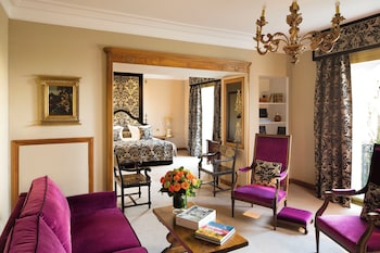 Deluxe Family Room, Courtyard View