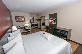 Premium Room, 1 King Bed, Accessible (Upgraded Bedding & Snack, Smoke Free)