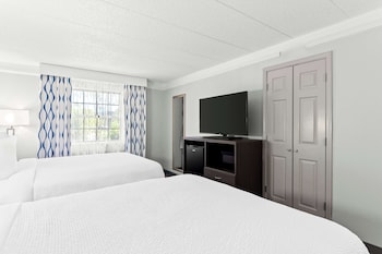Standard Room, 2 Queen Beds, Accessible, Bathtub