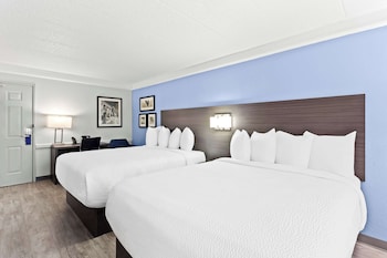 Standard Room, 2 Queen Beds, Accessible, Bathtub