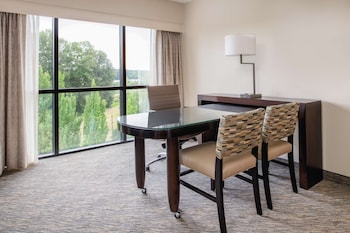 2 Room Premium Corner Suite, 1 King Bed with Queen Sofabed