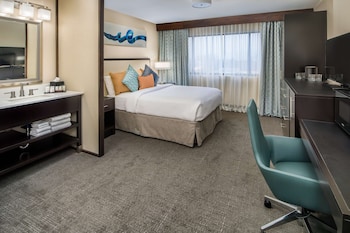 Urban Room, 1 Queen Bed, Shower Only
