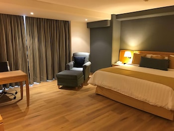 Premium Room, 1 King Bed, Non Smoking