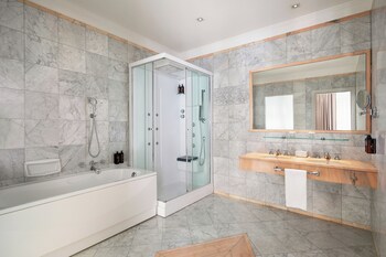 Signature Suite