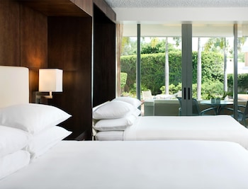 Room, Multiple Beds, Balcony