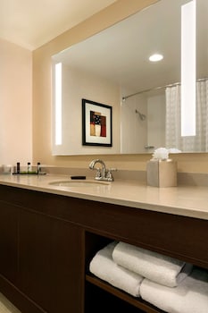 Suite, 1 King Bed, Accessible, Non Smoking