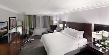 Room, 1 King Bed, Mobility Accessible, Microwave