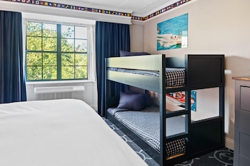 Family Room, Multiple Beds, Microwave