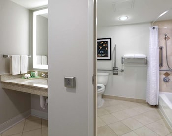 Room, 1 King Bed, Mobility Accessible, Microwave