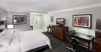 Room, 1 King Bed, Mobility Accessible, Microwave