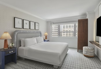 Junior Suite, 1 King Bed, Mobility Accessible (Accessible Tub)